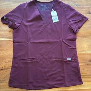Women’s figs 3 pocket scrub top brand new with tags never worn